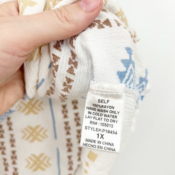 Savanna Jane Womens Boho Southwestern Aztec Print Flutter Sleeve Blouse Size 1X - Picture 7 of 9